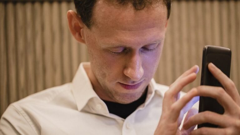 Blind man attempting to use a cellphone to load content from the WWW